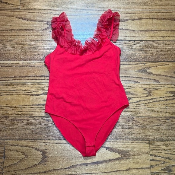 & Other Stories Anthropologie Red Glam Ruffled Spaghetti Strap Bodysuit A11 - Picture 1 of 4